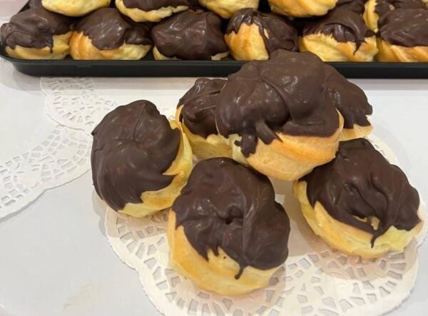 Chocolate cream puff - 1 lb | نان خامه ای با رویه شکلات