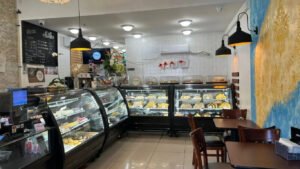 Read more about the article One Bite Is Never Enough – Discover North Vancouver’s Most Loved Cupcakes